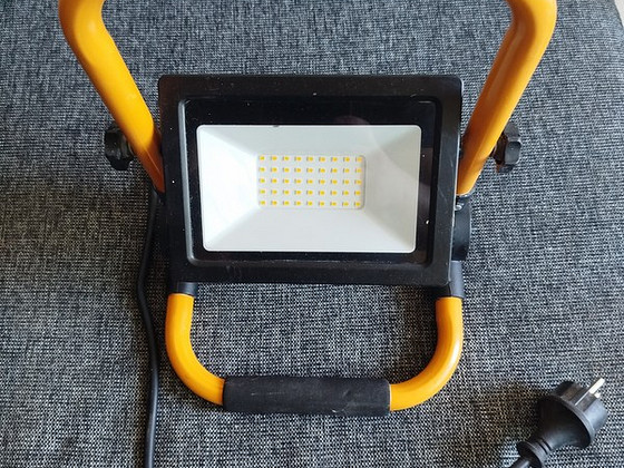 LED prožektor