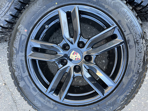 18" оригинальные диски Porsche 5x130 + шипованные шины 255/55/18 (2 фото из 10)