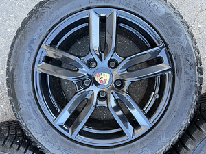 18" оригинальные диски Porsche 5x130 + шипованные шины 255/55/18 (3 фото из 10)