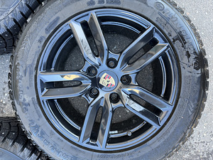 18" оригинальные диски Porsche 5x130 + шипованные шины 255/55/18 (4 фото из 10)