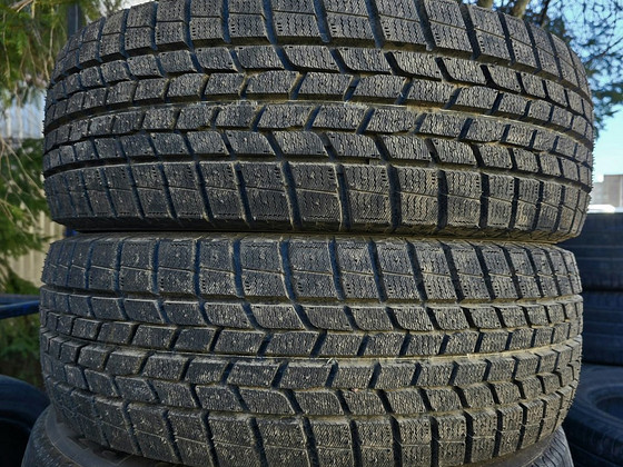 Шины R17 215 60 17 Goodyear новые, проехали 30 км, 2 шт.