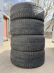 285/45/22 Nokian шипованные шины 6-6,5мм (1 фото из 6)