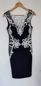 Lipsy Londoni liibuv midi kleit (1 foto / 2)