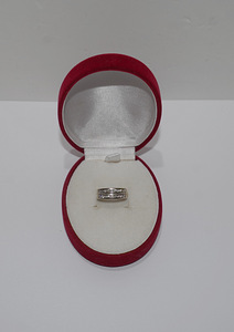 Kuldsõrmus teemantidega 750 proov, 4.97 g (2 foto / 4)