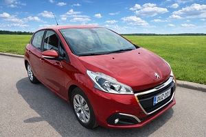 Peugeot 208 MY2016 Рестайлинг (2 фото из 9)