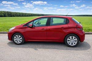 Peugeot 208 MY2016 Рестайлинг (4 фото из 9)