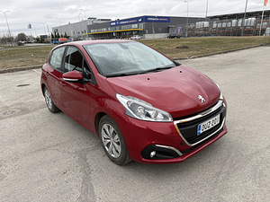 Peugeot 208 MY2016 Рестайлинг (6 фото из 9)