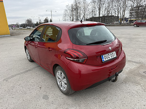 Peugeot 208 MY2016 Рестайлинг (9 фото из 9)