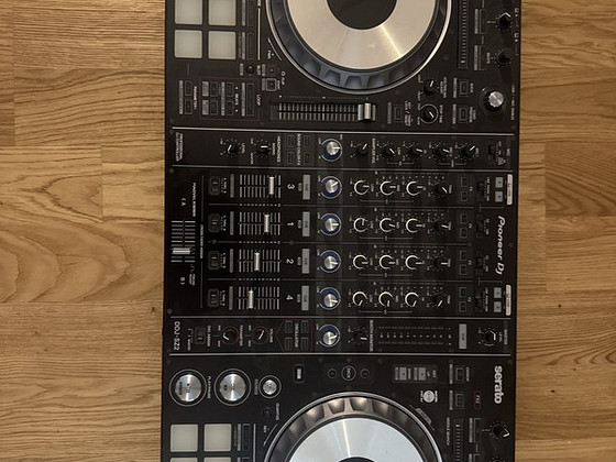 Профессиональный Pioneer DDJ-SZ2 доступен для аренды.