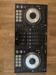 Professional Pioneer DDJ-SZ2 available for rent. (1 foto / 1)