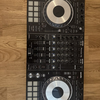 Professional Pioneer DDJ-SZ2 available for rent.