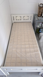 Кровать IKEA (2 фото из 3)