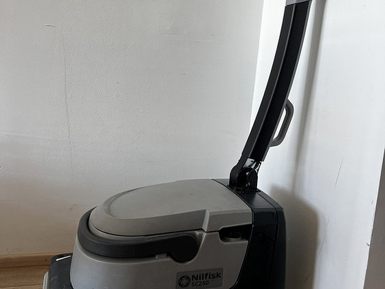 Põrandapesumasin Nilfisk SC250