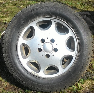 Mercedes r15 2x veljed rehvidega +1 velg kaasa (1 foto / 1)