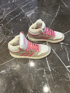 Красовки adidas (2 фото из 3)