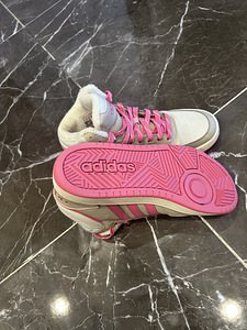Красовки adidas (3 фото из 3)