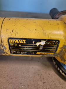 Угловая шлифовальная машина Dewalt D28139-qs (4 фото из 4)