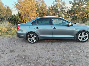 Müüa Volkswagen Jetta 2011 (10 foto / 13)