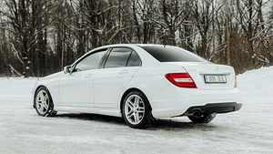 Mercedes Benz C180 (2 фото из 14)