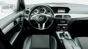 Mercedes Benz C180 (7 фото из 14)