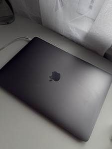 MacBook Air 2020 (3 фото из 3)