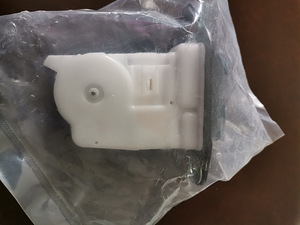 Продам замок багажника Nissan 90502ca00c (2 фото из 2)