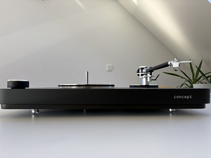 Свежеподдержанный Clearaudio Concept MM с новой звукоснимательной головкой (3 фото из 8)