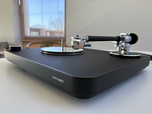 Свежеподдержанный Clearaudio Concept MM с новой звукоснимательной головкой (7 фото из 8)