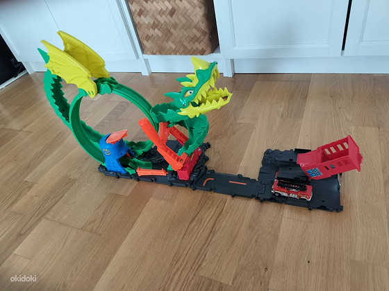 Трек спасения дракона Hot Wheels City