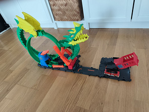 Трек спасения дракона Hot Wheels City (1 фото из 1)