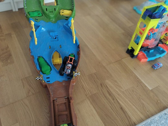 Hot Wheels автотрек Wreckin Raceway HGV12
