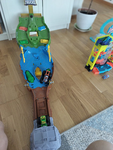 Hot Wheels Autorada Wreckin Raceway HGV12 (2 foto / 3)