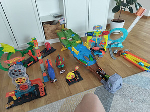 Hot Wheels Autorada Wreckin Raceway HGV12 (3 foto / 3)