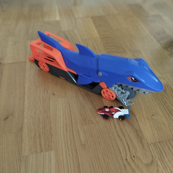 Hot Wheels City Shark Chomp Transformer GVG36