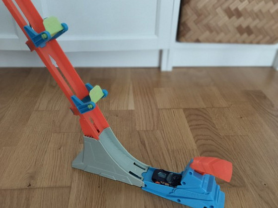 Hot Wheels Action Vertical Power Launch Track Set