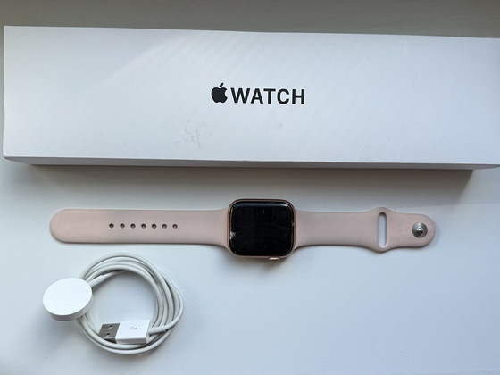 Apple Watch SE 44mm GPS, karp + laadija + lisarihmad (katkin