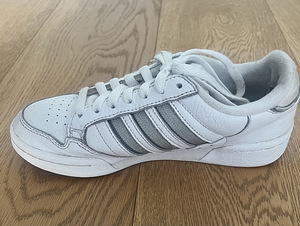 Кожаные кроссовки Adidas (4 фото из 5)