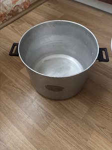Большая кастрюля (3 фото из 3)