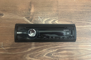 Sony CDX-GT450U (1 фото из 4)