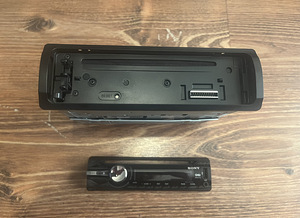 Sony CDX-GT450U (4 фото из 4)