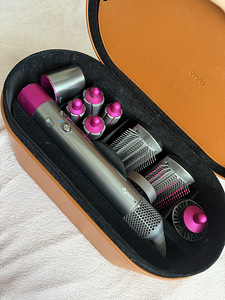 Dyson (2 фото из 2)