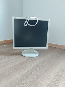 Монитор Samsung (3 фото из 3)