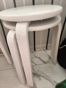 Taburet (2 foto / 3)