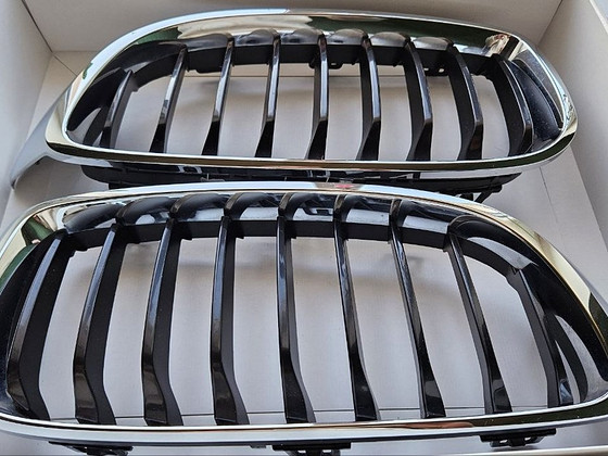 Продам оригинальный комплект решётки (ноздри) для BMW F32.