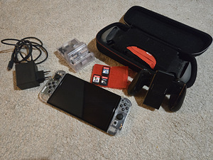 Nintendo Switch OLED (1 foto / 4)