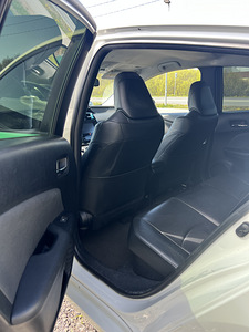Toyota Prius (10 фото из 13)