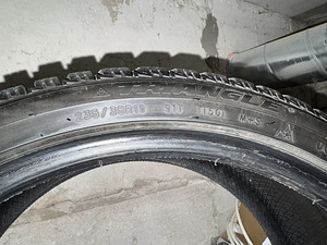 235/35/19 Triangle IcelynX TI501 Naastrehvid (3 foto / 4)