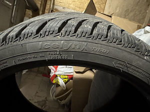 235/35/19 Triangle IcelynX TI501 Naastrehvid (2 foto / 4)