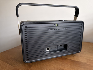 JBL AUTHENTICS 300 (5 фото из 10)