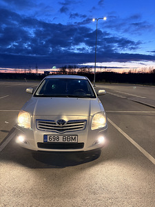Toyota avensis (1 foto / 7)